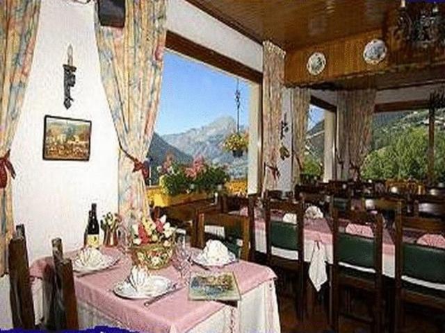 Le Castellan Hotel Chatel Exterior photo