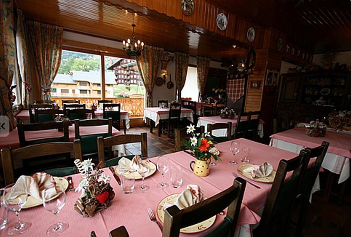 Le Castellan Hotel Chatel Exterior photo