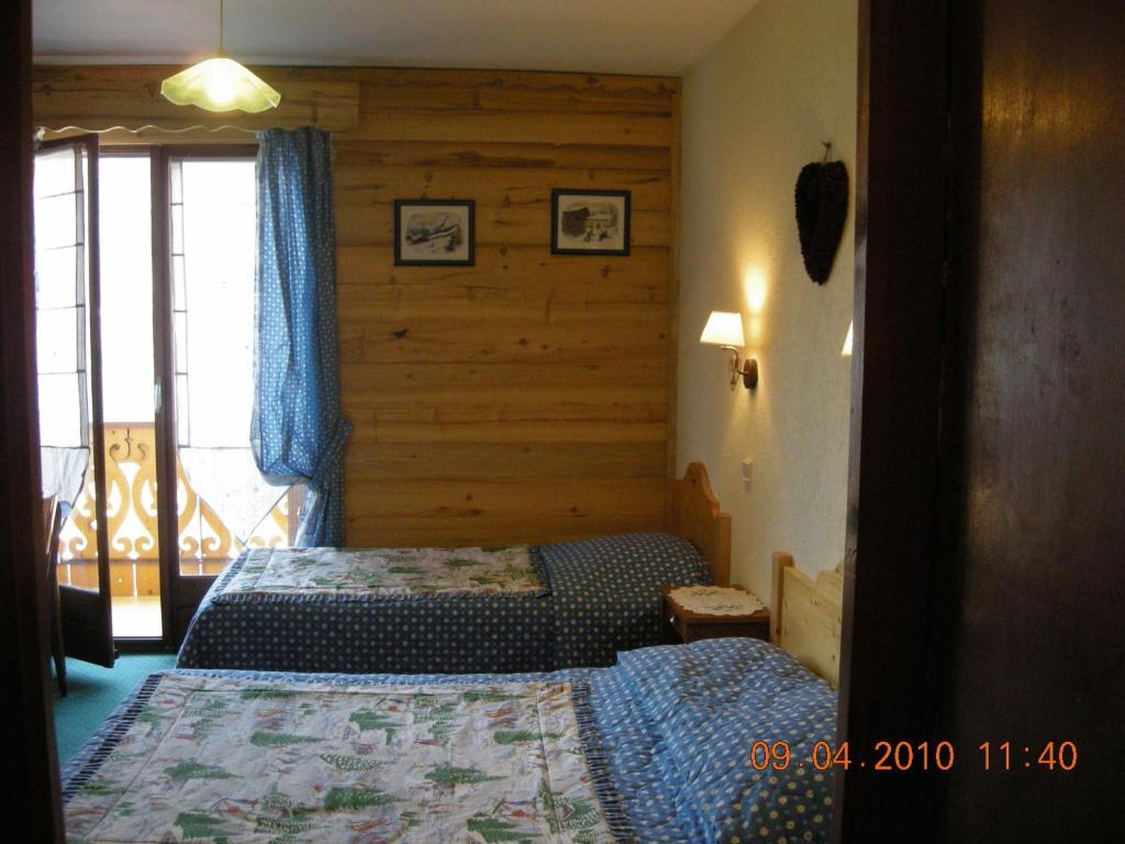 Le Castellan Hotel Chatel Exterior photo